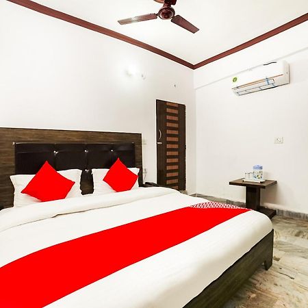 Oyo Hotel Konark Inn Барели Экстерьер фото