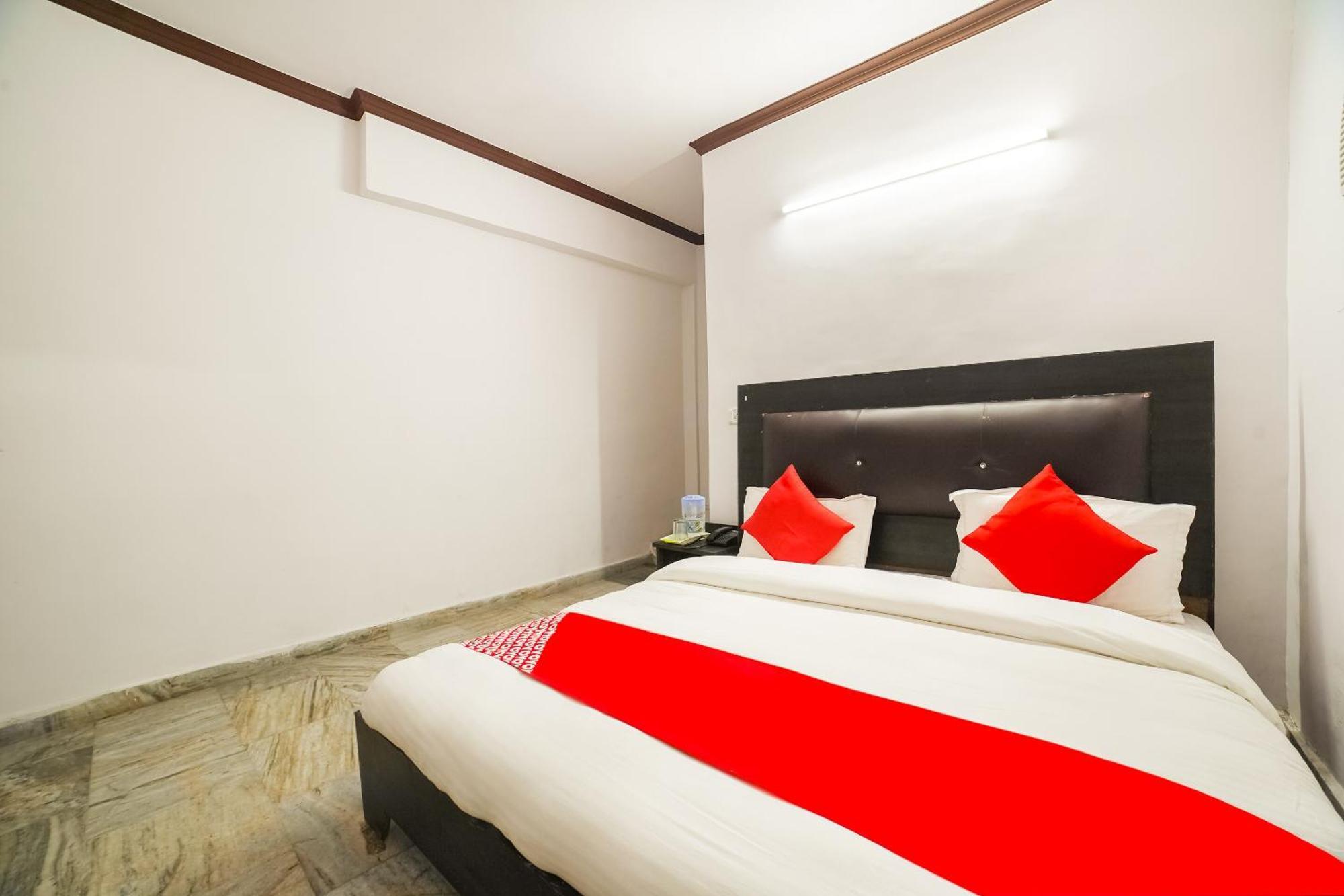 Oyo Hotel Konark Inn Барели Экстерьер фото